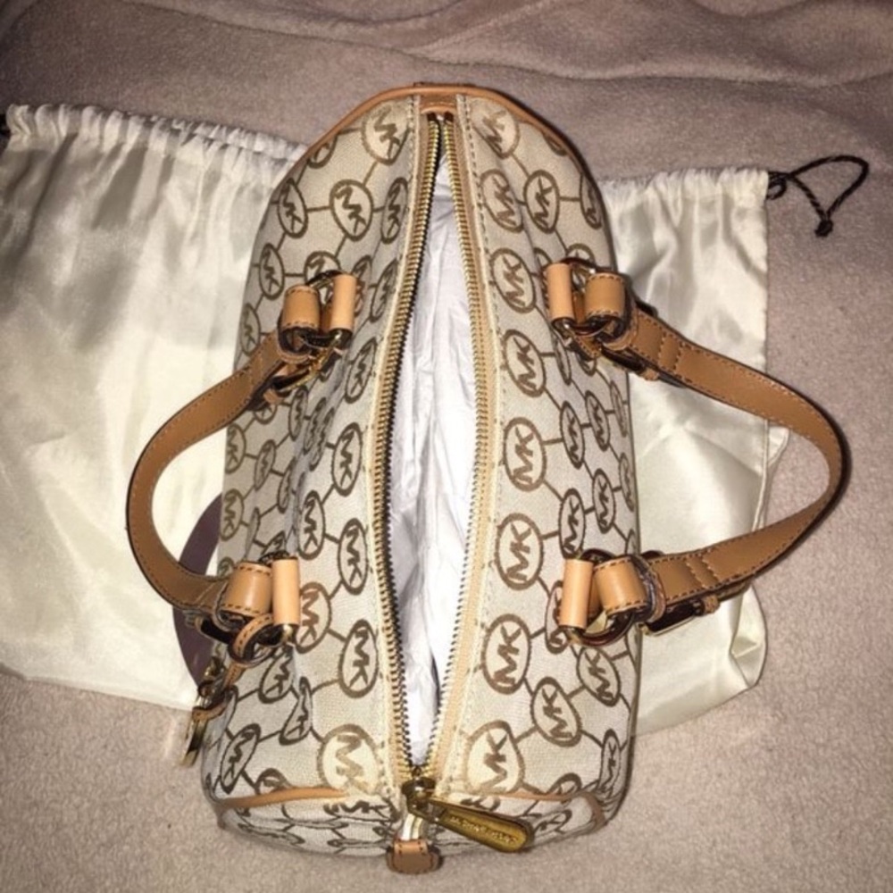 Authentic Michael Kors Purse - Picture 3 of 4